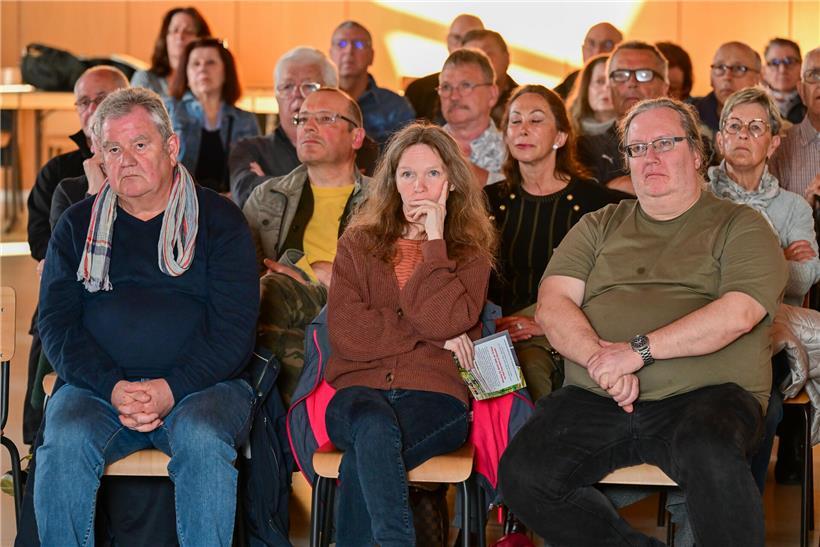 Patrizia Arendt spricht über Bürgerinteresse zu Beginn ihrer Kampagne, engagierte Menschen im Gespräch