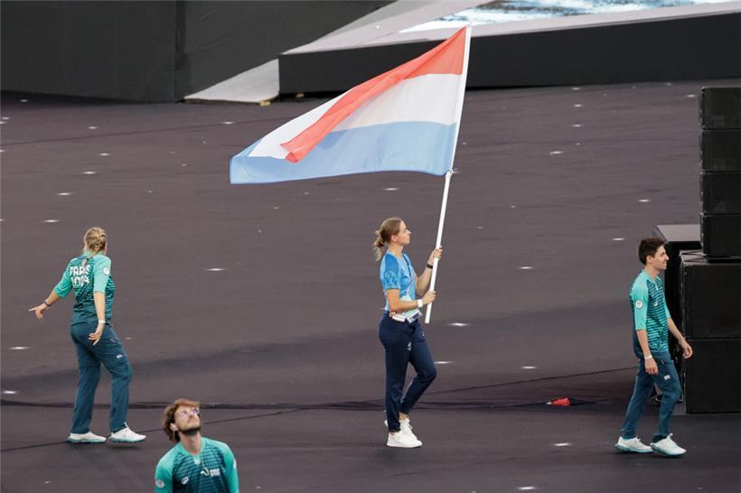 Patrizia van der Weken mit der Luxemburger Fahne
