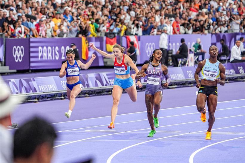 Patrizia van der Weken zeigte bei Olympia in Paris, dass sie sich auch gegen die Weltstars des Sprints, Sha’Carri Richardson und Julien Alfred, nicht verstecken muss
