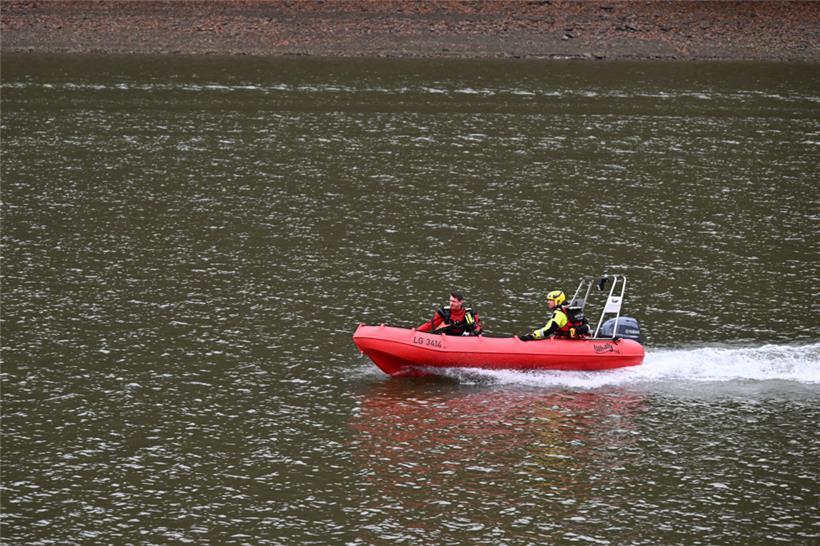 Patrouillenfahrten der Mitglieder der „Groupe de sauvetage aquatique“ auf dem St...