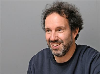 Paul Galles (49) ist Theologe und seit Anfang 2021 Vizepräsident der CSV. Er sitzt seit 2017 im Gemeinderat in der Hauptstadt und seit 2018 als Abgeordneter im Parlament. Die Klimakonferenzen 2019 in Madrid und 2021 in Glasgow hat er ebenfalls begleitet. Seine politischen Schwerpunkte sind Klima- und Sozialpolitik. Zusammen mit Jessie Thill von „déi gréng“…
