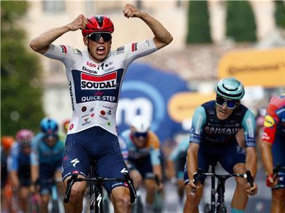 Paul Magnier feiert seinen dritten Etappensieg beim Giro d'Italia 2024 am Donnerstag