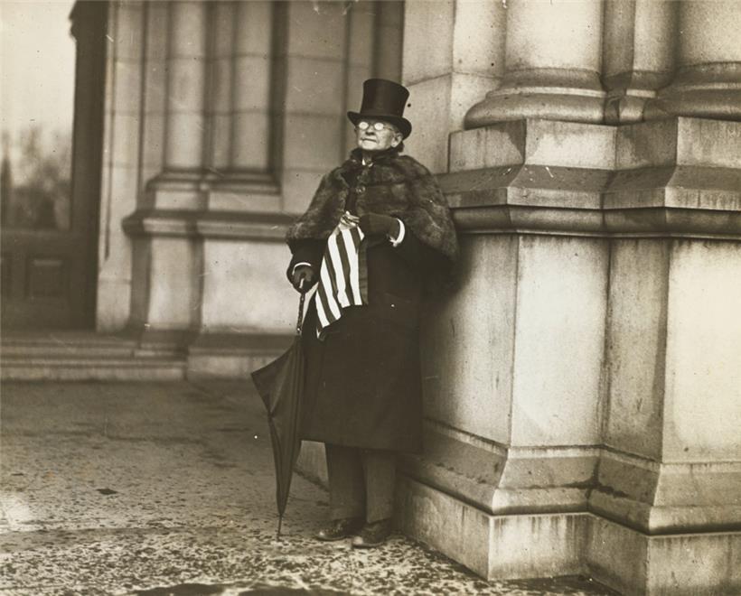 Paul Thompson, „Dr. Mary Walker, the first woman to wear trousers in public“, vers 1911, Vanity Fair © Condé Nast
