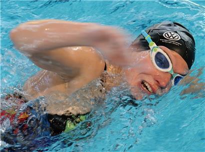 Paule Kremer möchte die rund 33 km im Stausee in zwölf Stunden zurücklegen
