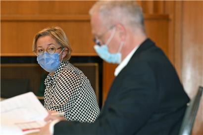 Paulette Lenert und Jean-Claude Schmit auf der Pressekonferenz im Gesundheitsministerium am Freitag

