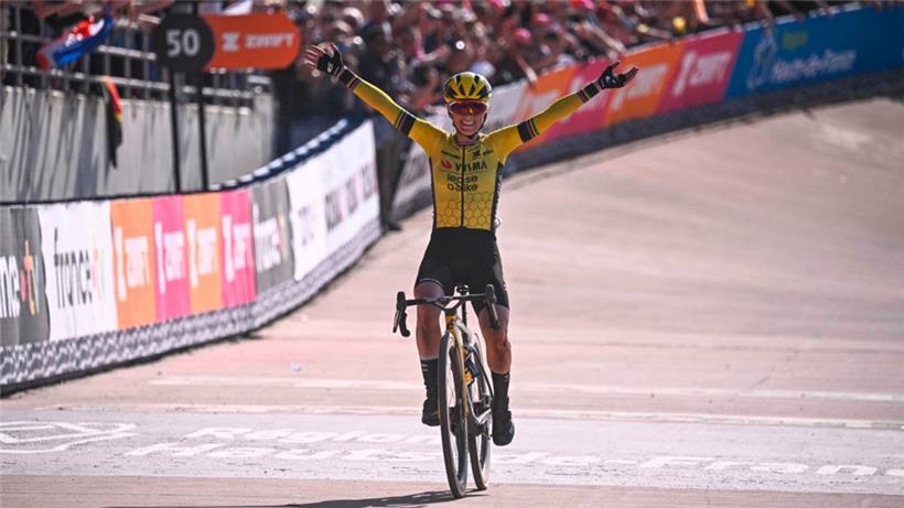 Pauline Ferrand-Prévot jubelte am Samstag im Velodrom über ihren ersten Sieg bei Paris-Roubaix
