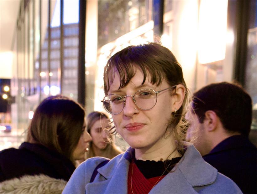 Pavlina sucht nicht die große Party, sondern den kleinen Moment, der Menschen in...