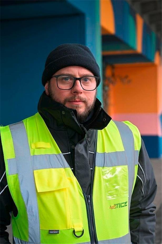 Pedro Vaz und seine Kollegen müssen in den nächsten Tagen noch einigen verwirrten Fahrgästen helfen
