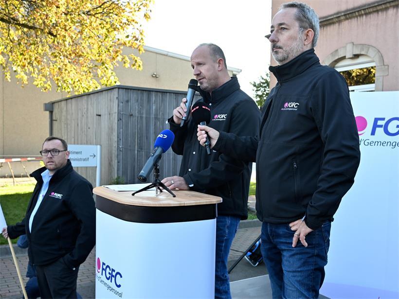 Personalvertreter Théo Schickes (2.v.l.) und FGFC-Präsident Claude Reuter (r.) bei der Kundgebung vor einem Jahr