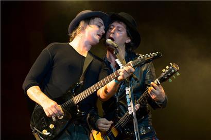 Pete Doherty et Carl Barat en 2023
