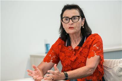 Petra Böwen, Leiterin des „PraxisBüro“ der Uni.lu, lässt die Zahlen aus ihrer Datenbank sprechen. Für den Mangel an Fachpersonal im sozialen Bereich gibt es Erklärungen.
