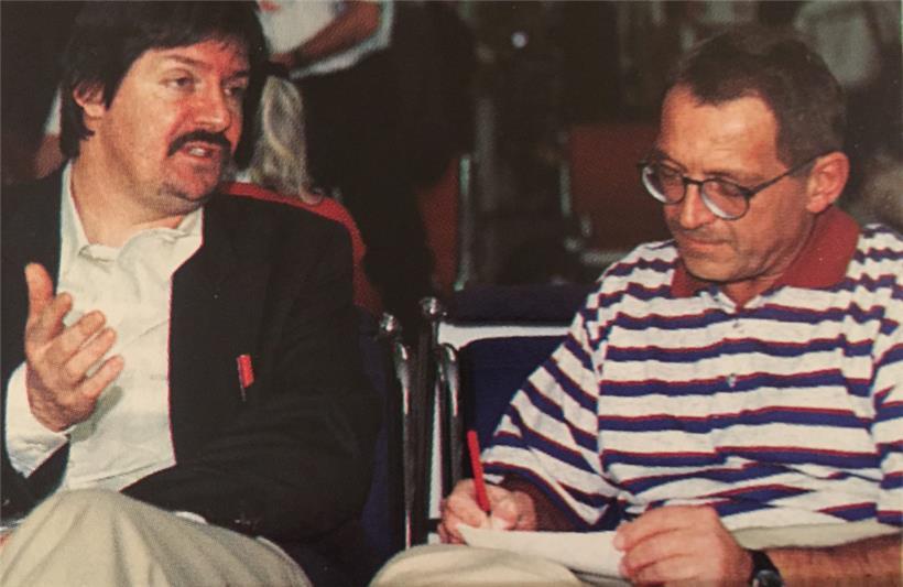 Petz im gespräch mit dem damaligen Fußball-Nationaltrainer Paul Philipp