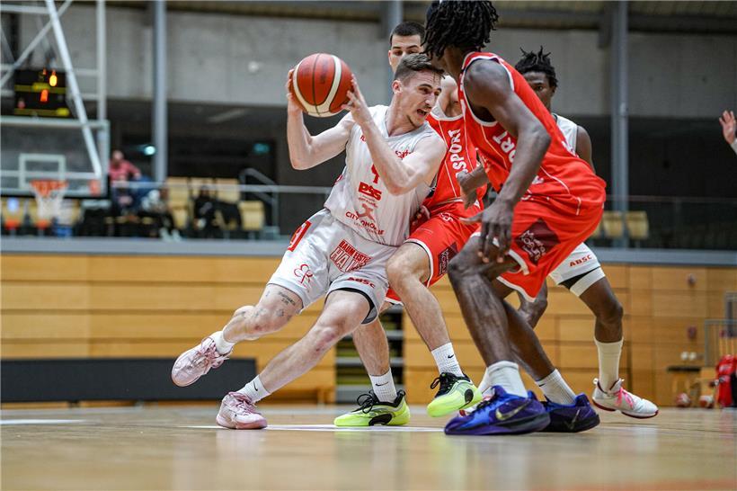 Philippe Arendt mit Sparta-Team jubelnd an der Tabellenspitze der Fußballliga