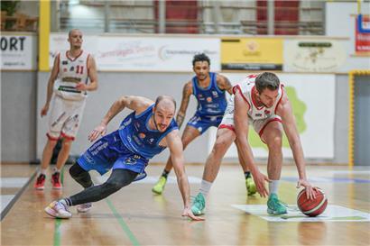 Philippe Gutenkauf (in Blau) und seine Teamkollegen leisteten sich gegen die Musel Pikes keinen Ausrutscher
