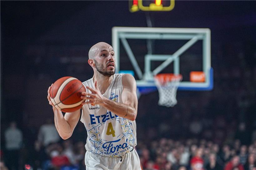 Philippe Gutenkauf und Ettelbrück feiern erfolgreichen Start zur Titelverteidigung im Fußballspiel