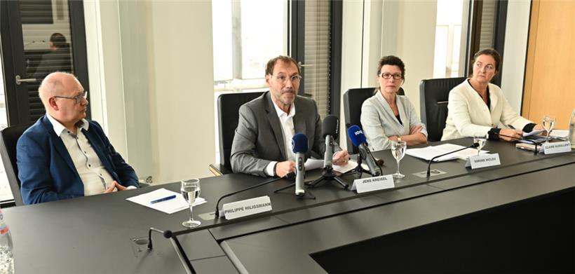 Philippe Hiligsmann, Uni-Rektor Jens Kreisel, Simone Niclou und Claire Audollont sind am Donnerstag vor die Presse getreten
