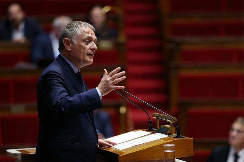 Philippe Juvin (Les Républicains) et rapporteur général de la commission des finances a pointé du doigt l’augmentation de la dette publique de 40 milliards d’euros