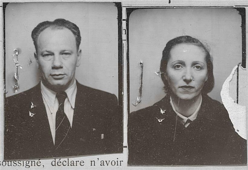 Max und Kreine Gold bei ihrer Ankunftserklärung in Brüssel, April 1942, historische Aufnahme Zweiter Weltkrieg