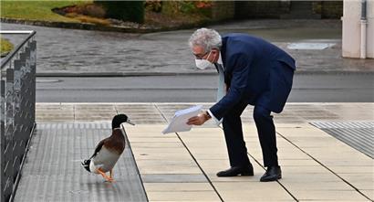 Pierre Gramegna bei einer seiner letzten Amtshandlungen als Luxemburger Finanzminister in Senningen: Im Dezember vergangenen Jahres nahm der DP-Politiker noch an den damaligen Tripartite-Verhandlungen teil

