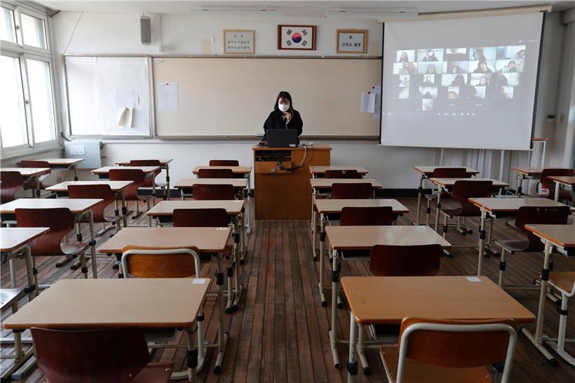 Pierre-Henri Castel: „Un moraliste ne peut encourager qu’une seule chose: il doit devenir pour chacun absolument exclu de continuer à regarder de loin comment les choses évoluent“
