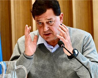 Pim Knaff bleibt weiter auf seinem Posten, weshalb „déi Lénk“ nun den Innenminister mit der Affäre befassen   
