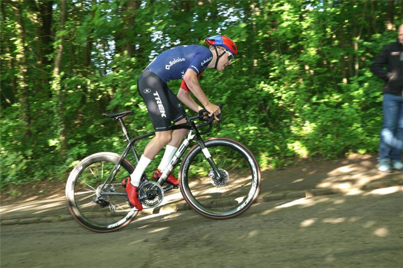 Pim Ronhaar gewann am Mittwoch den Prolog der Tageblatt Flèche du Sud – hier fährt er den „Dieswee“ hinauf
