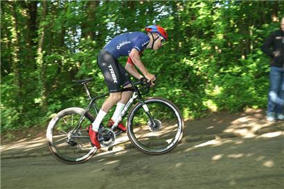 Pim Ronhaar gewann am Mittwoch den Prolog der Tageblatt Flèche du Sud – hier fährt er den „Dieswee“ hinauf
