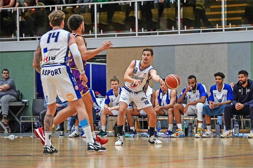 Pit Biever (in Weiß) und Esch wollen den Pokal so leicht nicht mehr hergeben
