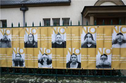 Plakat im Rahmen der Orange Week, Aktionswoche gegen geschlechtsspezifische Gewalt, aus dem Jahr 2023
