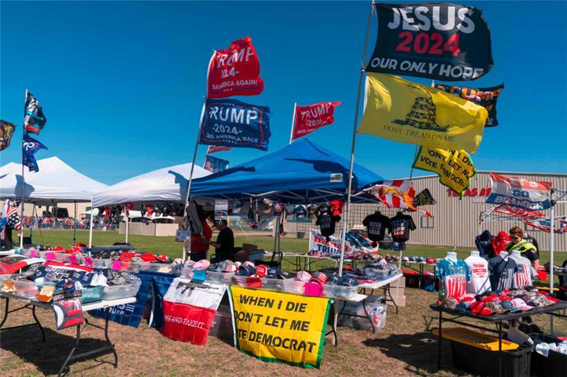 Plakate und Merchandise ersetzen Wahlprogramme und politische Inhalte
