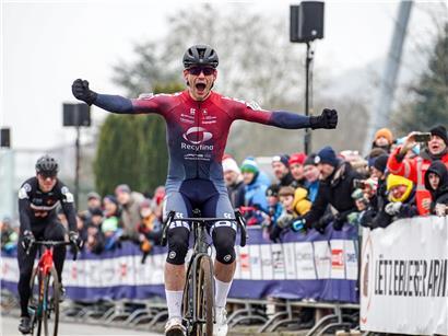 Pol Weisgerber jubelt strahlend über seinen Masters-Titelgewinn im Golfturnier