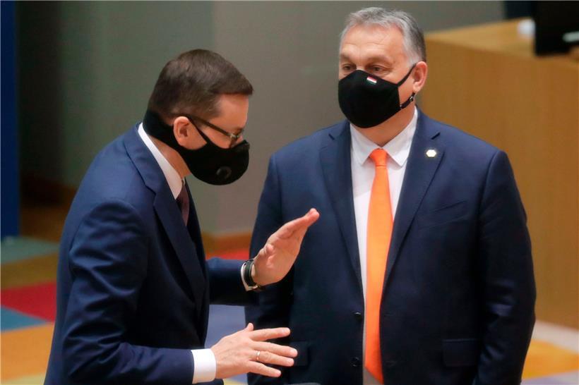 Polens Premier Mateusz Morawiecki und der ungarische Regierungschef Viktor Orban (r.): Es wird noch einige Jahre dauern, bevor die EU gegen die Machenschaften der beiden Regierungschefs vorgehen kann
