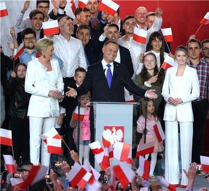 Polens konservativer Präsident Andrzej Duda wurde wiedergewählt
