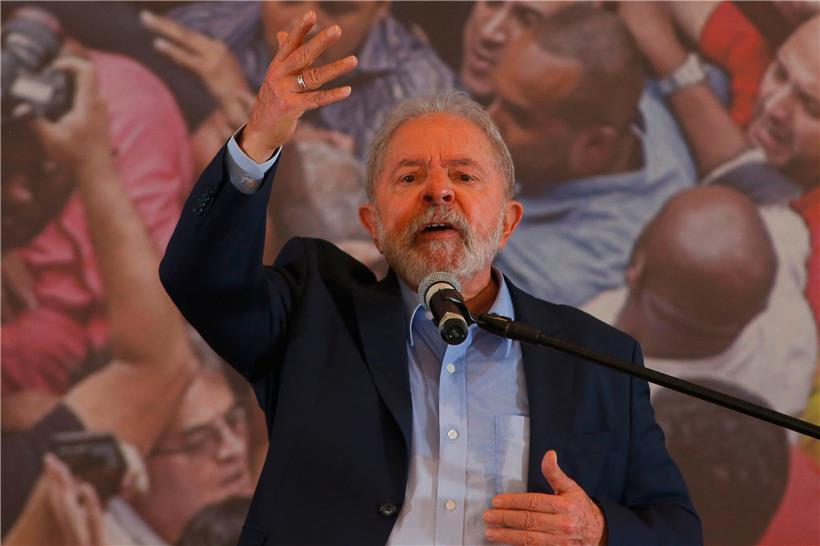 Politische Slogans und eine Bühne wie im Wahlkampf: Lula macht ernst
