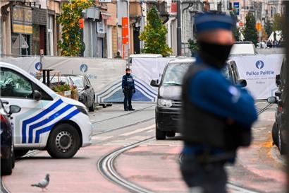 Polizeiabsperrung im Brüsseler Viertel Schaerbeek, wo der Terrorverdächtige „neutralisiert“ wurde
