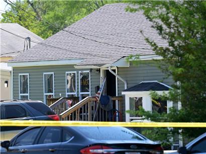 Polizeiband sperrt Haus in Shreveport, Laos, Schauplatz der Massenerschießung am 19. April 2026 ab