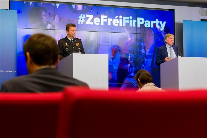 Polizeiminister François Bausch und Polizeidirektor Philippe Schrantz appellierten beide an die Eigenverantwortung der Bürger. Von deren Benehmen hänge der Erfolg der nächsten Phase ab. 
