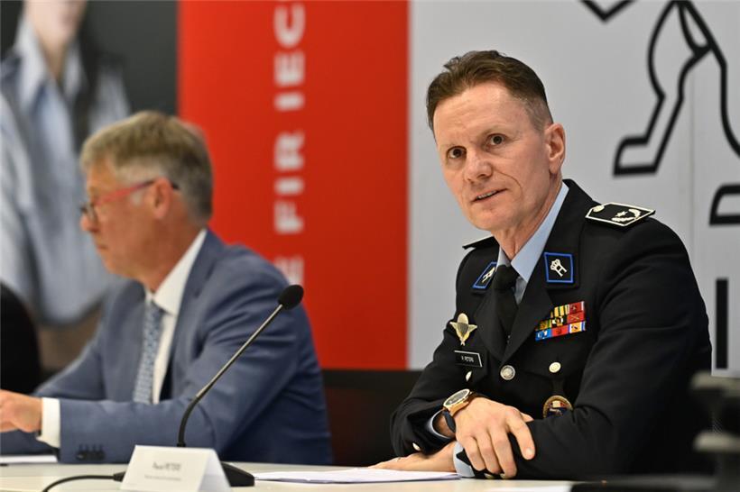 Polizeiminister Henri Kox und Polizeidirektor Pascal Peters sind zufrieden: Insgesamt ist die Zahl der Verbrechen in den letzten Jahren sogar leicht rückläufig
