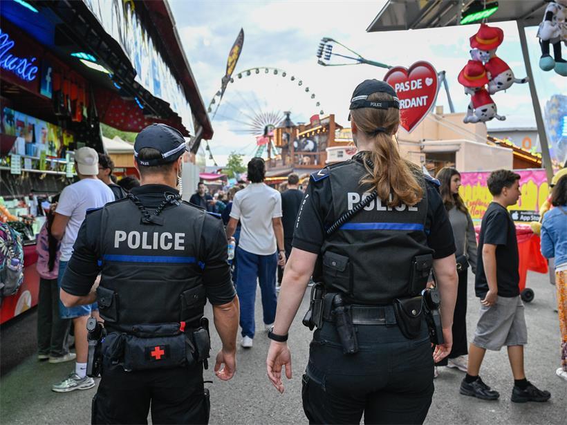 Polizisten patrouillieren permanent auf der Kirmes – auch noch nach der Schließstunde