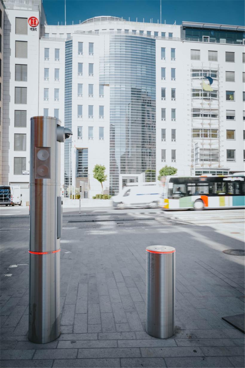 Poller mit Videosprechanlage
