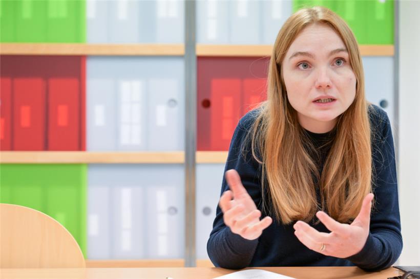 Porträt von Claire Schadeck, Projektleiterin im CID Fraen a Gender, im Interview über Anti-Feminismus in Luxemburg
