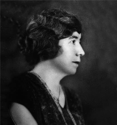 Porträt von Helen Buchholtz (1877-1953) in den 1920er Jahren. Foto: Lily Kraus.
