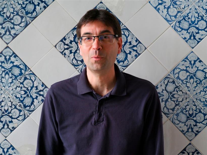 Pour Florent Toniello, lire à haute voix est quelque chose de sensuel: „On module, on se trompe aussi, on tousse“
