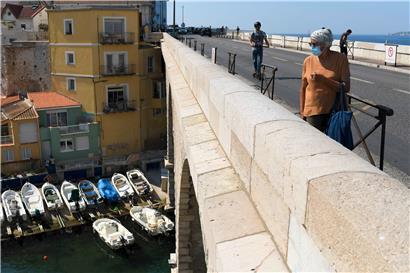 Pour les Marseillais la mesure la plus douloureuse est sans conteste la fermeture totale des bars et restaurants
