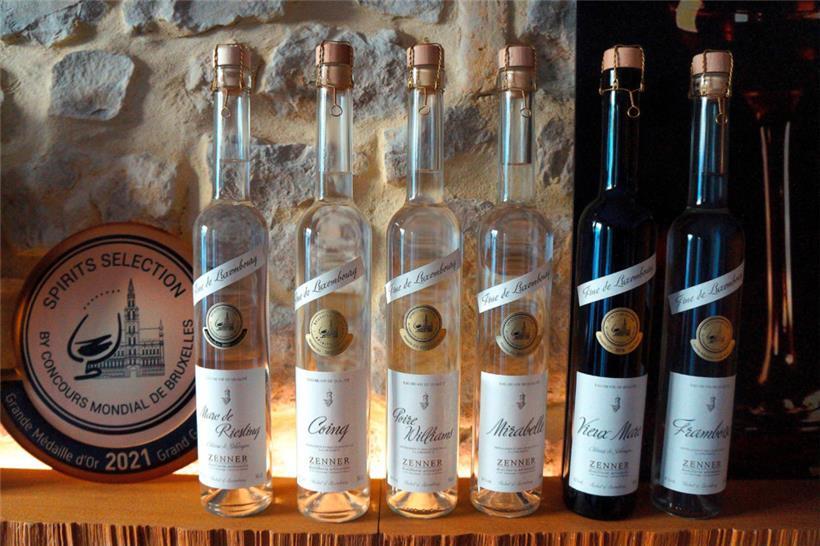 Prämiierte Edelbrände von Josy Zenner aus Schwebsingen
