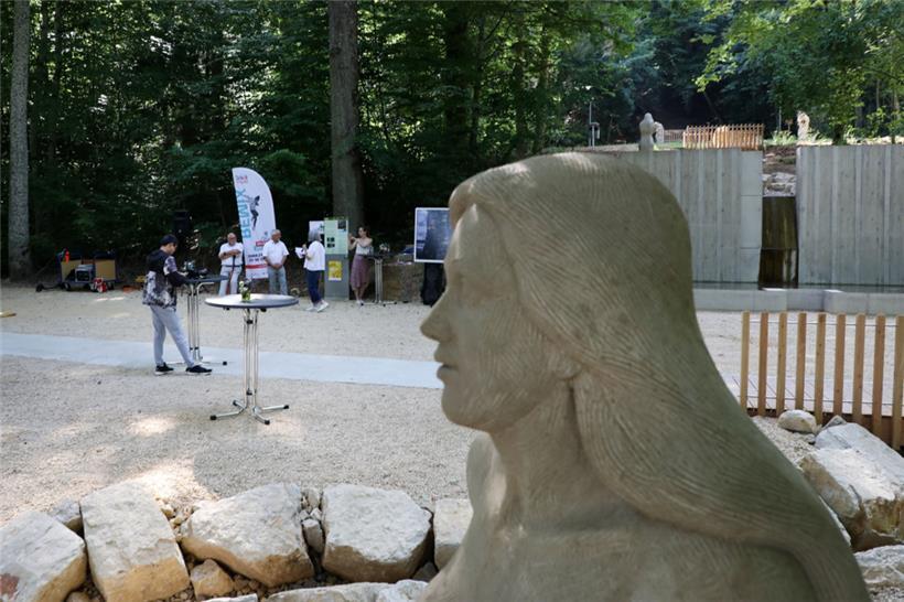 Präsentation vor den Schifflinger „Waasserjofferen“: Das Programm der nächsten Wochen wurde am Donnerstag offiziell vorgestellt
