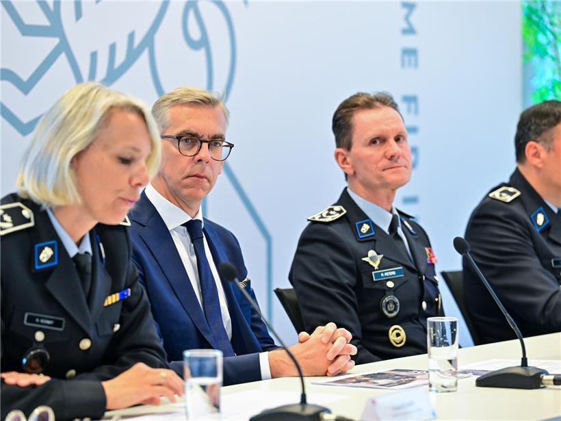 Präsentieren neuste Zahlen (v.l.): Kriminalpolizei-Direktorin Kristin Schmit, Innenminister Léon Gloden, Polizei-Generaldirektor Pascal Peters und Verwaltungspolizei-Direktor Thierry Fehr