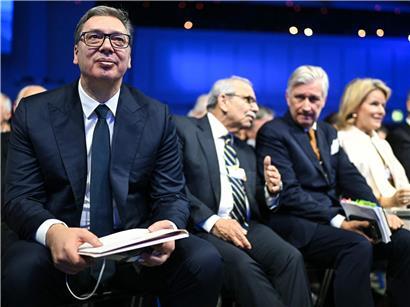 Präsident Aleksandar Vucic (l.) will in Serbien Justiz und Medien unter seine Kontrolle bringen