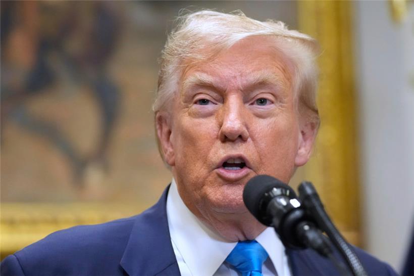 Präsident Donald Trump spricht im Roosevelt Room des Weißen Hauses
