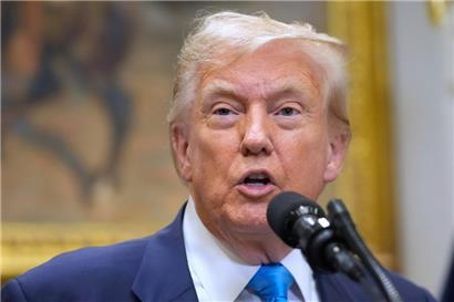 Präsident Donald Trump spricht im Roosevelt Room des Weißen Hauses
